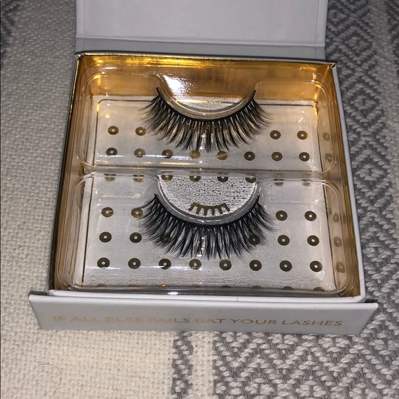 Battington Lashes - Picture 5 of 6